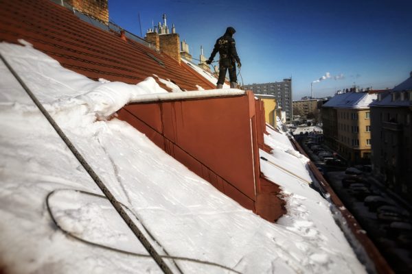 Výškové práce a odstraňování sněhu ze střech