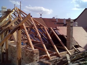 1. Rekonstrukce historické střechy v Třebíči chráněné UNESCO_Starwork 
